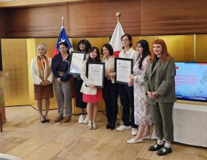 Embajada de Japón y Ministerio De La Mujer premiaron a las ganadoras del Primer Concurso de Manga sobre la No Violencia
